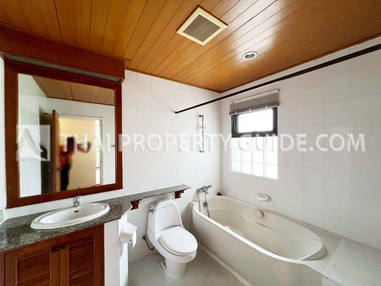House with Shared Pool in Nichada Thani 